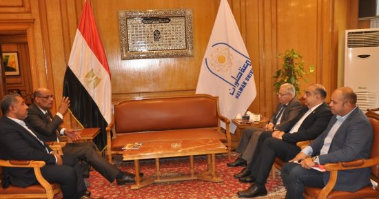 جامعة حلوان تبحث سبل التعاون مع معهد بحوث المحاصيل السكرية.. تفاصيل 