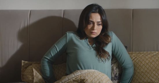 عيشها بفرحة الحلقة 2.. يسر تفقد الحركة بعد وقوعها وترك هشام لها