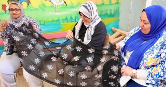 القومى للمرأة يبدأ أولى مراحل تسجيل علامة جماعية لحرفة التلى باسم المرأة المصرية