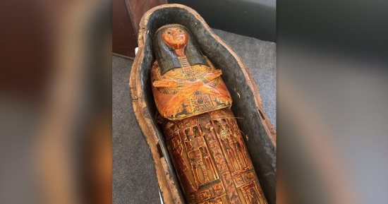 موقع أجنبى يبرز اكتشاف مقبرة عمرها 3500 عام تحتوى على بردية كتاب الموتى