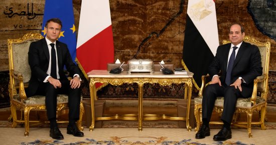 الرئيس السيسى يؤكد لـ"ماكرون" ضرورة تكثيف الجهود لوقف إطلاق النار فى غزة 