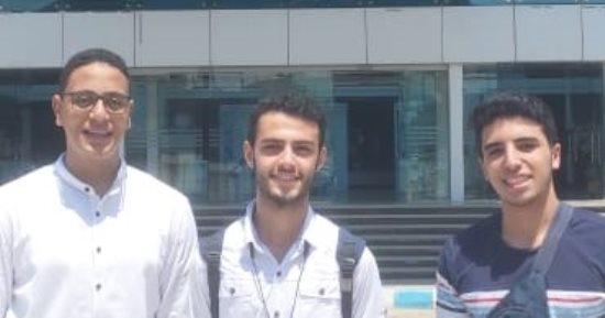 طلاب بمدارس المتفوقين للعلوم والتكنولوجيا يبتكرون صوبة آلية التشغيل لحل مشكلات الزراعة.. أحد طلاب كفر الشيخ: تواجه تغيرات المناخ وقلة الأيدى العاملة.. ومجهزة بمستشعرات تقيس العوامل المؤثرة على النبات.. صور