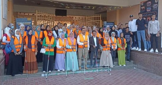 مسيرة طلابية بالعصا البيضاء فى جامعة سوهاج لرفع درجة الوعى بالإعاقة.. صور