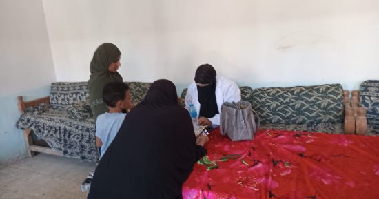 الكشف على 525 حالة فى قافلة طبية لجامعة جنوب الوادى بنقادة