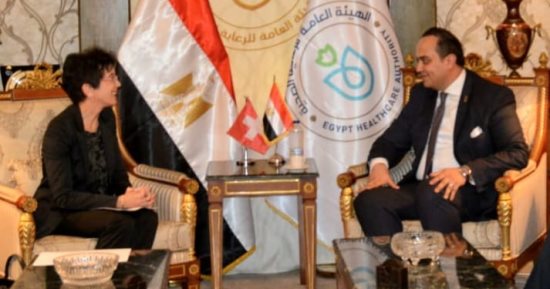رئيس هيئة الرعاية الصحية يبحث مع سفير سويسرا التعاون في مجالات التغطية الصحية