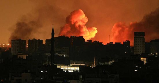 باختصار.. أهم الأخبار العالمية والعربية حتى منتصف الليل.. الفصائل الفلسطينية تدمر 135 آلية إسرائيلية فى غزة خلال 72 ساعة.. فرنسا تعتزم فرض عقوبات على مستوطنين إسرائيليين.. انفجار مستودع متفجرات فى سيشيل