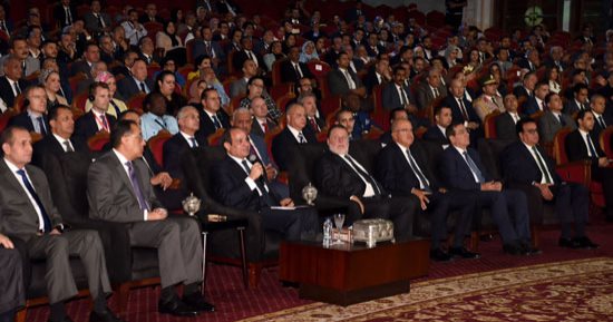 مصر دولة ذات سيادة لا تمس.. سياسيون: رسائل حاسمة من الرئيس السيسي طمأنت الشارع المصري باستمرار مسيرة التنمية.. ويؤكدون: الأمن القومي للبلاد خط أحمر وتحقيق السلام الشامل والعادل في المنطقة أولوية وضرورة ملحة