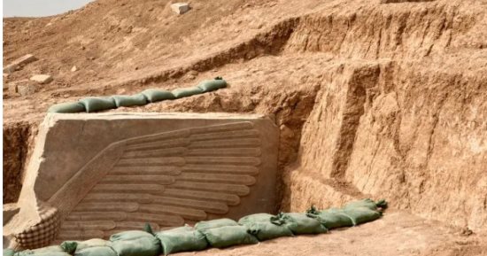 اكتشاف تمثال ضخم فى العراق يعود لـ 2700 عام يزن 19 طنا وطوله 12 قدما