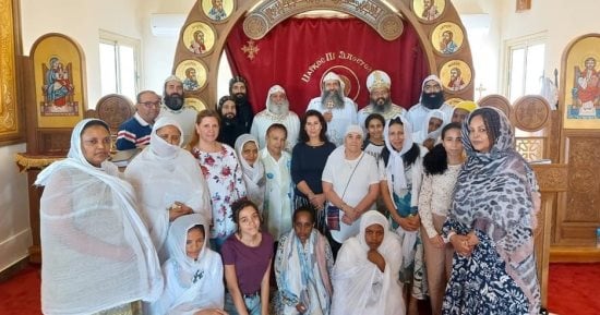 وفد من إيبارشية برمنجهام بإنجلترا للأقباط الأرثوذكس يزور دير المحرق بأسيوط