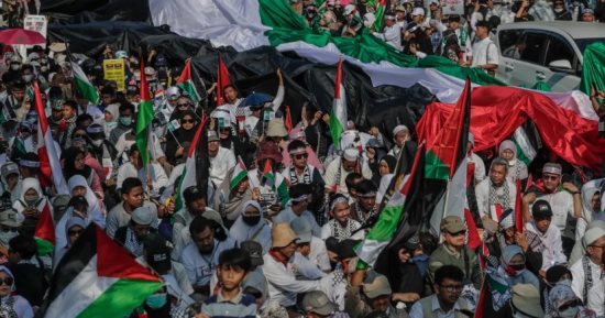 شعوب العالم تطالب بوقف مجازر إسرائيل فى غزة.. الآلاف فى لندن يدعون لوقف "المذبحة".. والفرنسيون يهتفون: إسرائيل قاتلة.. والمظاهرات تمتد من نيويورك إلى كوالالمبور للمطالبة بإنهاء العدوان والحصار على القطاع.. صور
