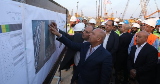 وزير النقل يتفقد مشروعات تطوير ميناء دمياط البحرى