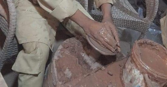 طلاب مدرسة الفواخير للتكنولوجيا التطبيقية يتدربون عمليا على صناعة الفخار.. صور