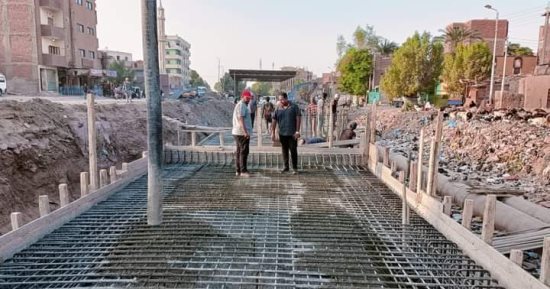 مشروع حضارى وتنموى جديد فى صعيد مصر.. تغطية الأجزاء المتبقية من مصرف السيل بأسوان بطول 2530 مترا وبتكلفة 365 مليون جنيه.. والمشروع ينهى أكبر مشكلة بيئية تؤرق المقيمين بمناطق شرق المدينة.. صور