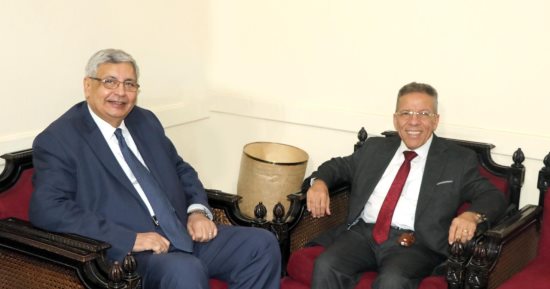 نقابة الأطباء تستقبل الدكتور عوض تاج الدين لمناقشة دعم الوضع الصحى بغزة