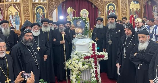 الكنيسة تقيم صلوات تجنيز الأنبا أثناسيوس في باريس بفرنسا