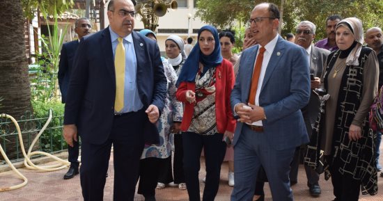 رئيس جامعة حلوان يتفقد 4 كليات ويشدد على الاهتمام بالبحث العلمى