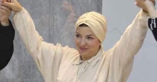 استشهاد الفنانة الفلسطينية إيناس السقا وابنتيها إثر القصف المتواصل على غزة