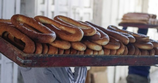 5 أكلات مشهورة أصلها فلسطيني.. منها الخبز بالسمسم والمجدرة