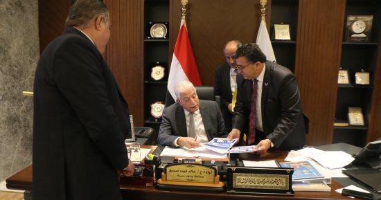 محافظ جنوب سيناء يستعرض الخدمات التعليمية بمدن المحافظة ووديانها