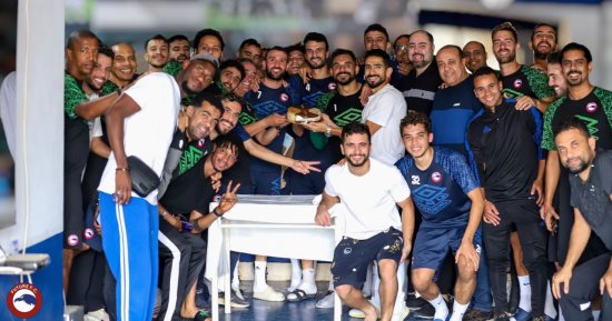 مودرن فيوتشر يحتفل بعيد ميلاد ثلاثى الفريق