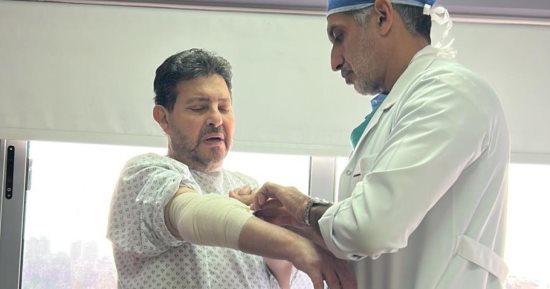 هاني شاكر يجري عملية جراحية فى ذراعه