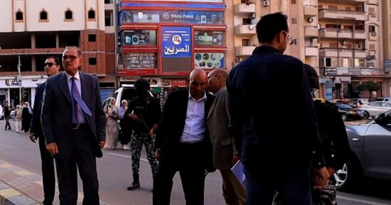 محافظ كفر الشيخ يقود حملة لإزالة الإشغالات ويوجه بإغلاق محل أسبوعا
