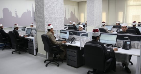وحدة الدعم النفسى بالأزهر تستقبل 5 آلاف حالة وتتلقى 120 ألف اتصال و 1.5 مليون سؤال.. يعمل بها علماء أزهريون وأطباء نفسيون.. وضغوط المعيشة والانفصال غير الآمن والمتاجرة بالأولاد بعد الطلاق أبرز المشاكل