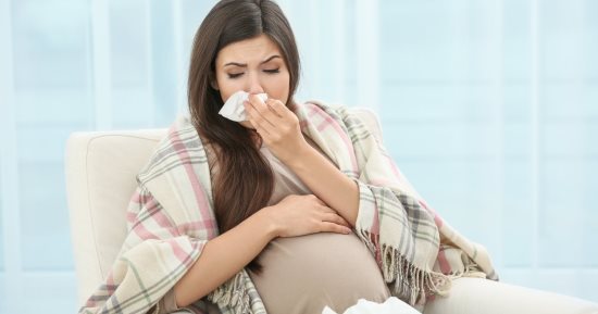 هل كثرة العطس أثناء الحمل تضر الجنين؟