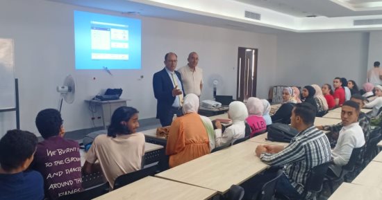 الدكتور السيد قنديل يطمئن على سير العملية التعليمية ويتفقد مرافق الجامعة الأهلية