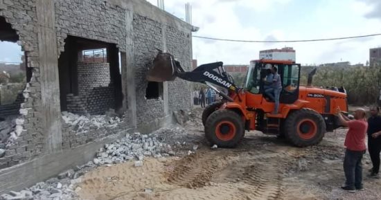 حملات مكبرة بالإسكندرية لإزالة التعديات على الأراضى الزراعية فى المهد.. صور