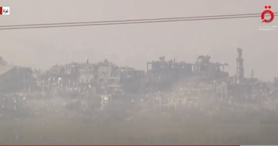 إعلام فلسطيني: طيران الاحتلال يستهدف مواطنين خلف مسجد الهدى فى غزة