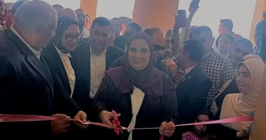 وزيرة التضامن الاجتماعى تفتتح مركز تنمية الأسرة بقرية عثمان بن عفان بالفرافرة
