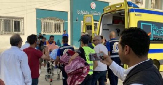 تحويل 7 مصابين فلسطينيين لمستشفيات بورسعيد ومعهد ناصر لتلقى العلاج