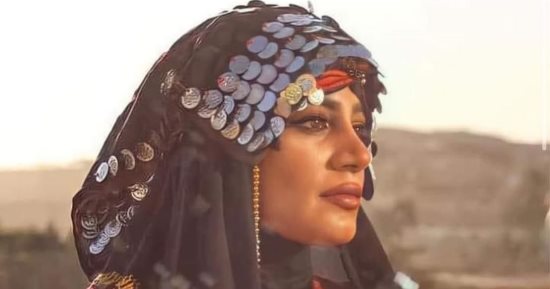 حتى التراث بيسرقوه.. مصرية تفضح سرقة مجندة إسرائيلية لصورتها بالزى البدوى