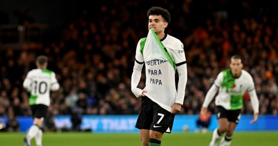 إطلاق سراح والد لويس دياز قبل دقائق من مباراة ليفربول فى الدورى الأوروبى