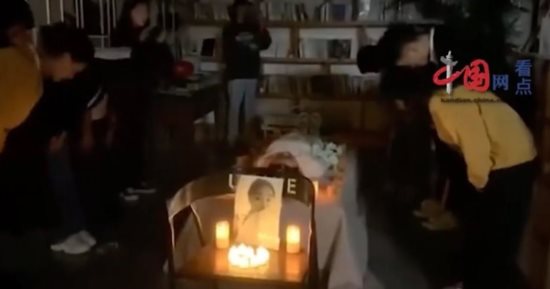 رفض والديها زواجها.. صينية تقيم جنازتها بعد الانفصال عن حبيبها