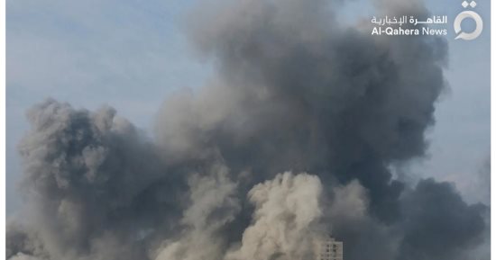 "القاهرة الإخبارية": غارات مكثفة على حى تل الهوا جنوب غربى مدينة غزة