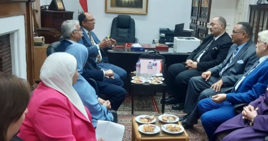 رئيس جامعة حلوان يستقبل فريق الهيئة القومية لضمان جودة التعليم والاعتماد