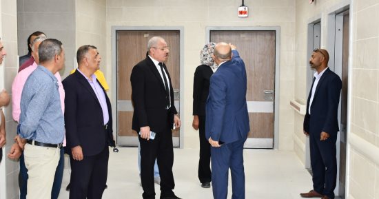 رئيس جامعة قناة السويس يتفقد مركز طب الأسرة الرئيسى بالمستشفيات الجامعية