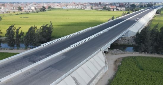 كفر الشيخ فى ثوب جديد.. إنشاء 6 محاور جديدة والانتهاء من طريق دسوق المزدوج.. رصف 810 طرق بتكلفة  660 مليون جنيه خلال 10 سنوات.. يضم 12 "كوبري علوي" و 10 أنفاق.. والمرحلة الأولى تنتظر الافتتاح.. صور