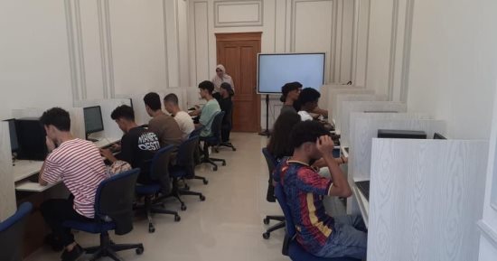 انتظام الدراسة بكامل طاقة معامل الحاسب الآلي بجامعة القاهرة الدولية