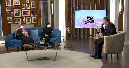 سيدة فلسطينية توجه رسالة بالدموع إلى أبنائها عبر "واحد من الناس"