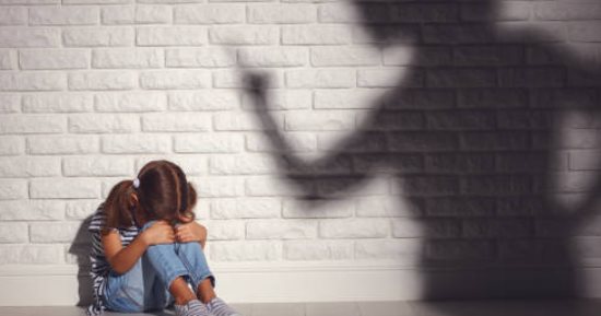 إزاى تعاقب ابنك من غير ما تضربه؟  5 خطوات صحية لتهذيب الطفل