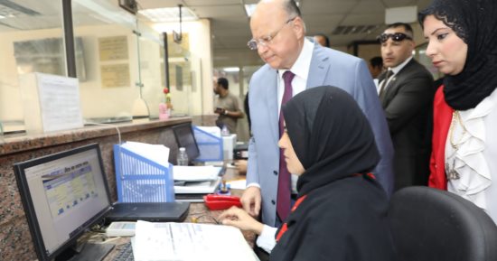 محافظ القاهرة يتفقد المركز التكنولوجى بحى عين شمس لمتابعة الخدمات.. صور