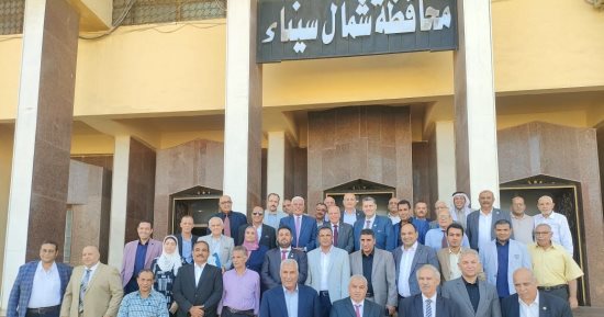 محافظ شمال سيناء يستقبل نقيبى المعلمين والزراعيين.. صور
