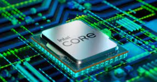 استمرار المعركة بين Intel وApple بسبب الرقائق الإلكترونية.. التفاصيل
