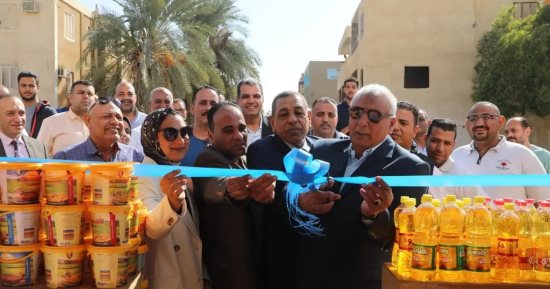 محافظ الوادى الجديد يفتتح المعرض السنوى للسياحة والتسوق بمدينة الخارجة