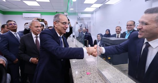 وزير الاتصالات يفتتح مكتب بريد ترسا ويتفقد مدرستى النور والتربية الفكرية