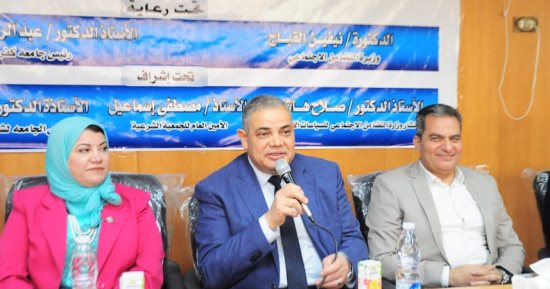 رئيس جامعة كفر الشيخ يشهد احتفالية تكريم الطلاب المتفوقين دراسيًا