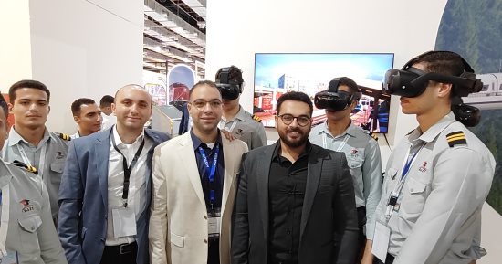 طلاب معهد تكنولوجيا النقل التابع للسكة الحديد يزورون معرض النقل الذكى